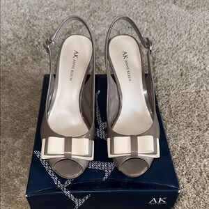 Anne Klein Tan Cream Heels with Bow Detail